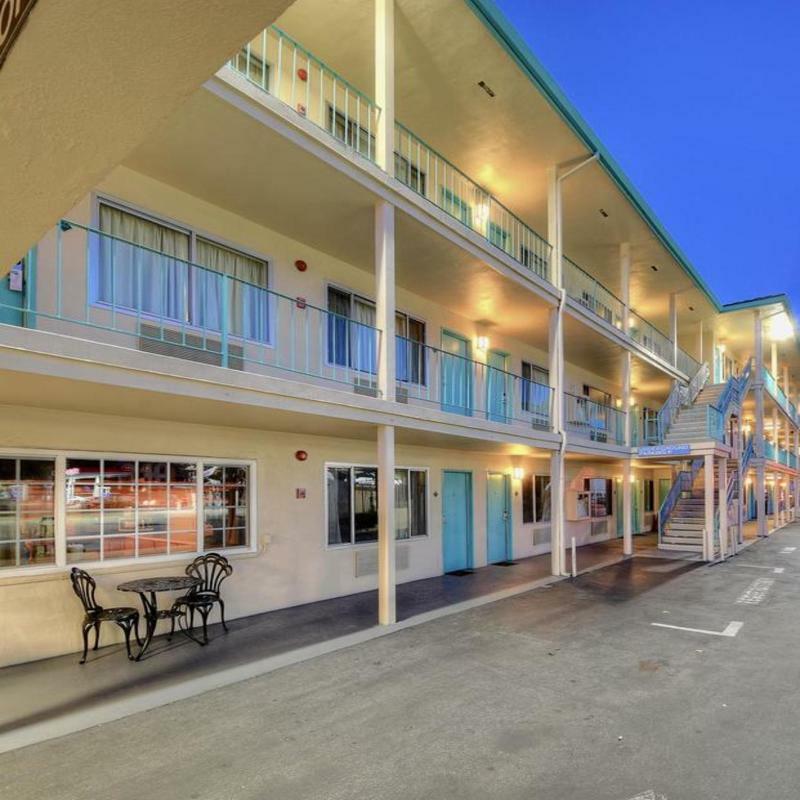 The Stevenson Monterey Motel Екстериор снимка